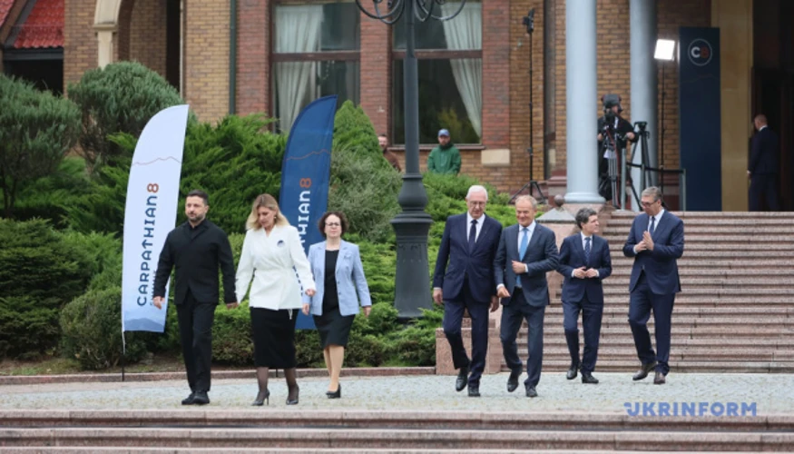 Підписання підсумкової декларації учасниками першого Карпатського саміту в Івано-Франківській області