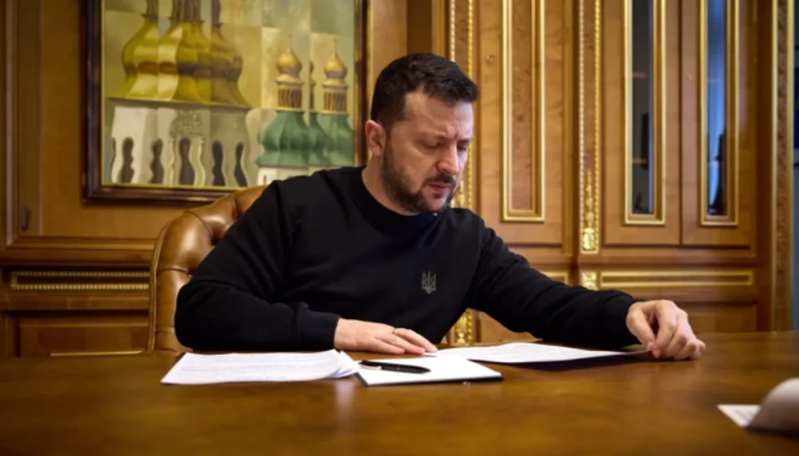 Хронологія: парламент ухвалив рішення, Зеленський підписав закони